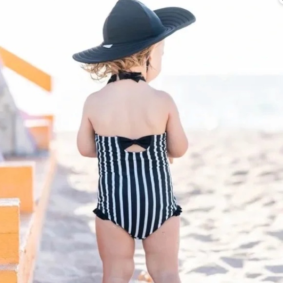 RUFFLEBUTTS Black and White ONE PIECE - Picture 2 of 6